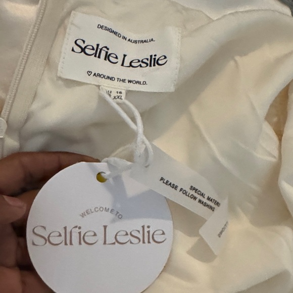 NWT SELFIE LESLIE Irena Twist Bust Short Sleeve Dress Oyster size XL-XXL - Picture 4 of 10